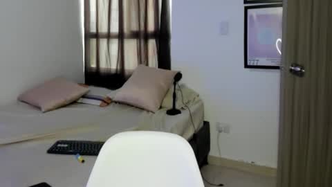 nicol online show from November 2025 11:56:02 AM