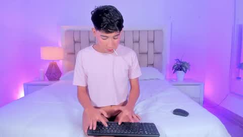 Snapshot of nicocute_ chatting on June 2026 06:24:02 PM NICOLAS online show from June 2026 06:24:02 PM