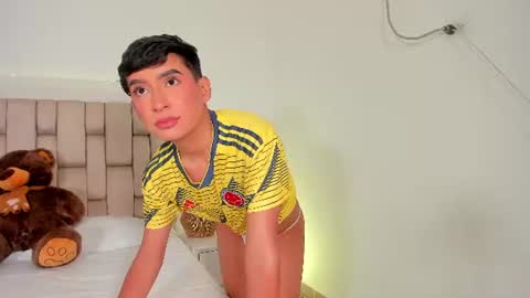 Snapshot of nicocute_ chatting on June 2026 07:04:02 PM NICOLAS online show from June 2026 07:04:02 PM