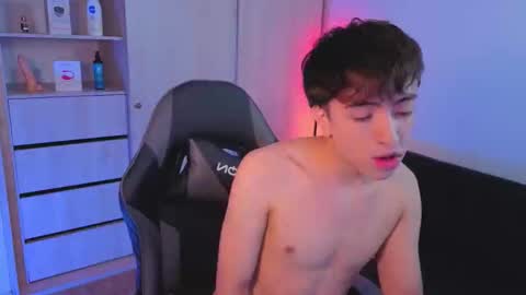 Nicolas online show from October 2025 08:05:02 PM