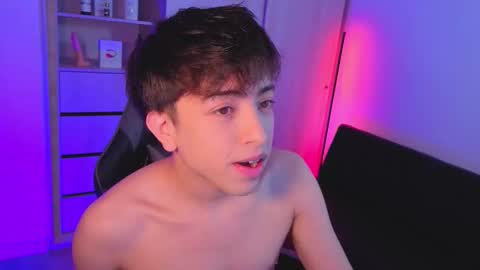 Nicolas online show from October 2025 08:17:01 PM