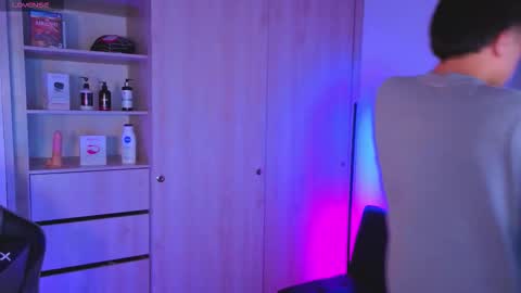 Nicolas online show from October 2025 08:03:02 PM