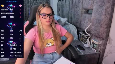 YuliEM online show from January 2026 07:11:01 PM