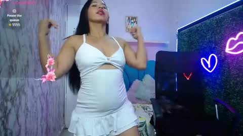 nicol_ross19 online show from May 2026 07:11:02 PM
