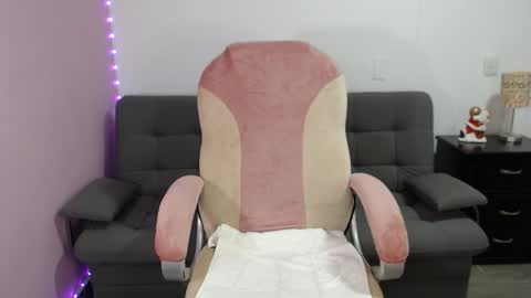 nicole Storm online show from November 2025 11:04:02 PM