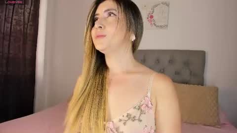 Snapshot of nicol_swift_ chatting on June 2026 09:46:01 PM Nicol online show from June 2026 09:46:01 PM