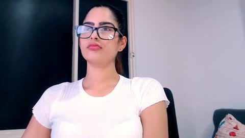 Snapshot of nicol_xx1 chatting on January 2026 04:11:01 PM Nicol online show from January 2026 04:11:01 PM