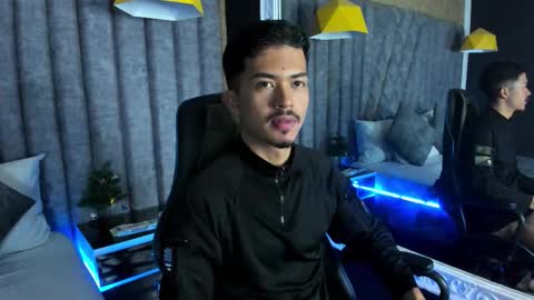 Nicolai online show from December 2025 12:01:01 PM