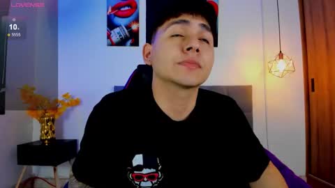 Snapshot of nicolas_james_sc chatting on October 2025 01:48:02 PM nicolas_james_sc online show from October 2025 01:48:02 PM