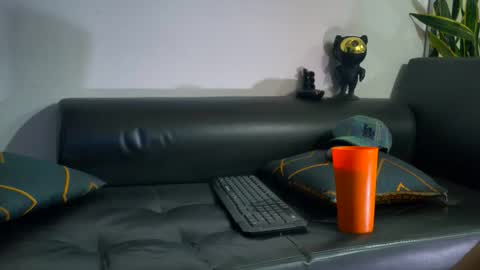 Nicolas online show from November 2025 03:50:01 AM