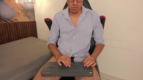 Snapshot of nicolasfine chatting on December 2025 05:40:02 PM nicolasfine online show from December 2025 05:40:02 PM