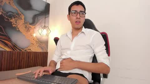 Snapshot of nicolasfine chatting on December 2025 01:31:02 PM nicolasfine online show from December 2025 01:31:02 PM