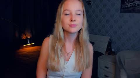 Nicoletta online show from September 2025 06:18:02 PM