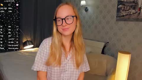 Nicoletta online show from October 2025 05:26:02 PM