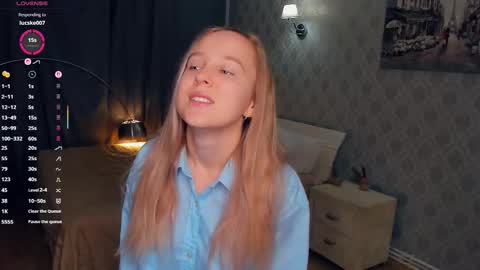 Nicoletta online show from November 2025 06:43:02 PM