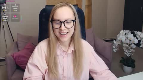 Nicoletta online show from November 2025 07:18:01 PM