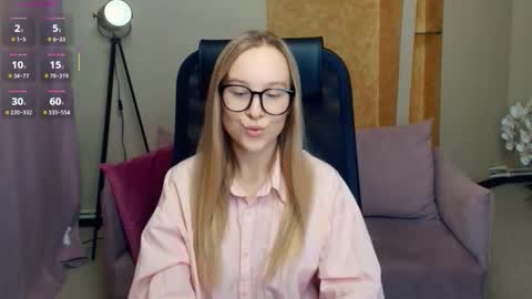 Nicoletta online show from December 2025 07:53:02 PM