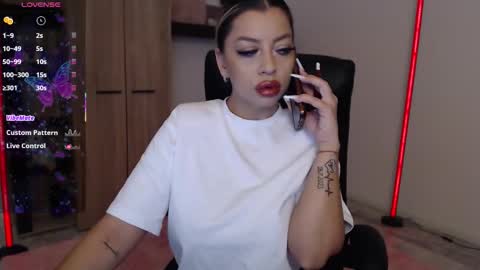 Nico online show from November 2025 07:15:01 PM