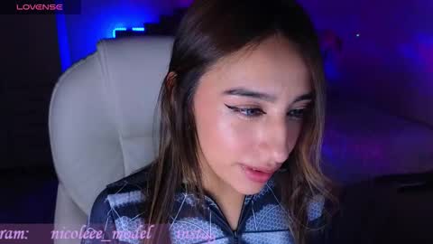 Nicole online show from October 2025 03:42:02 AM