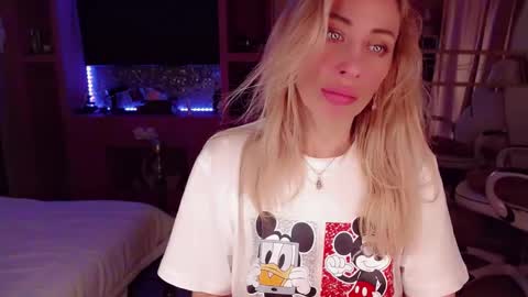 Nicole online show from October 2025 11:31:02 PM