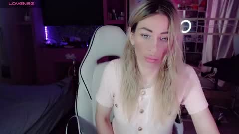 Nicole online show from June 2026 07:05:02 PM