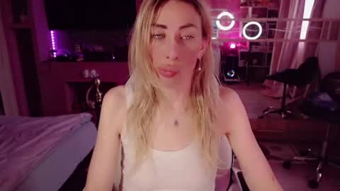 Nicole online show from June 2026 03:18:02 AM