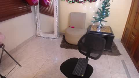 Nicole Santana online show from December 2025 08:37:02 PM