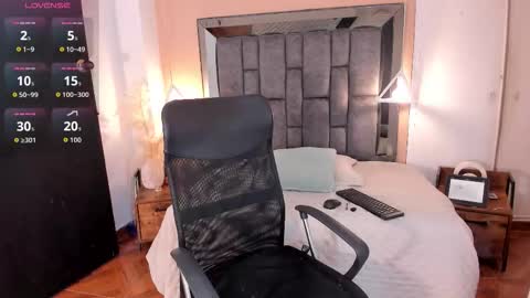 Snapshot of nicole_whitee chatting on September 2025 08:00:02 PM N A T A L I A online show from September 2025 08:00:02 PM