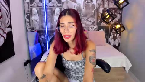 N i c o l e  online show from January 2025 02:04:01 PM