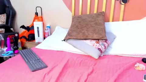 N i c o l e  online show from October 2025 08:10:01 PM