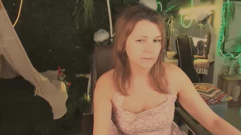 nicolehits online show from December 2025 01:20:02 PM