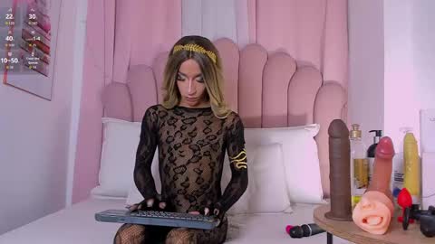 nicolemadrird online show from April 2026 11:50:02 AM