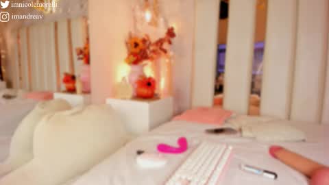 Snapshot of nicolemorelli2 chatting on October 2025 11:58:02 AM Andrea give it a thumbs up please its important online show from October 2025 11:58:02 AM