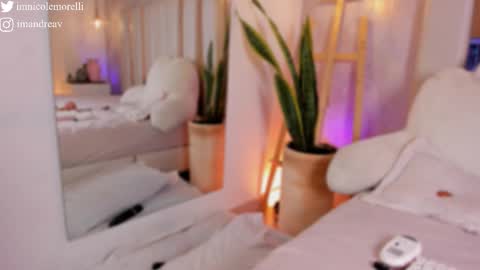 Snapshot of nicolemorelli2 chatting on November 2025 12:20:01 PM Andrea give it a thumbs up please its important online show from November 2025 12:20:01 PM