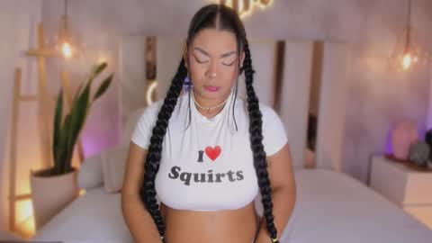 Snapshot of nicolemorelli2 chatting on November 2025 12:59:03 PM Andrea give it a thumbs up please its important online show from November 2025 12:59:03 PM