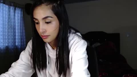 Nicole online show from November 2025 10:33:02 PM