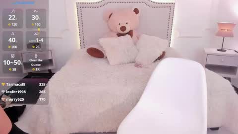 Nicolle online show from December 2024 10:01:01 PM