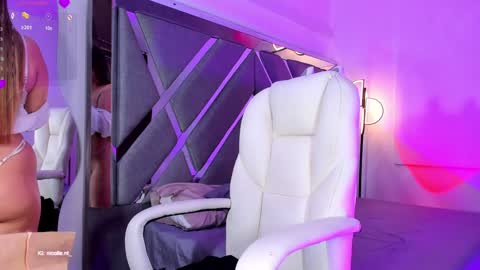 Nicolle online show from December 2024 06:52:01 PM