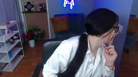 Nicolle  online show from July 2026 11:41:02 AM