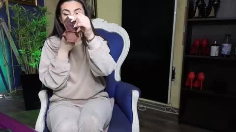 Nicolle online show from February 2025 06:37:02 AM