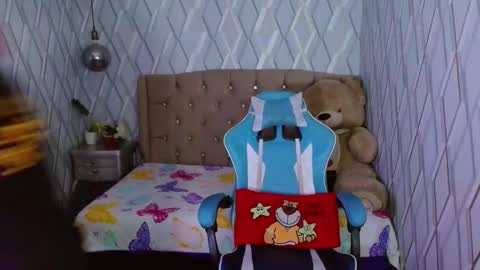 Nicolle Miley online show from February 2025 04:12:02 AM