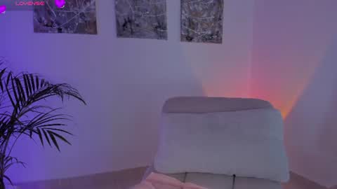 Snapshot of nicollewest_ chatting on June 2026 10:45:02 PM Nicollewest online show from June 2026 10:45:02 PM