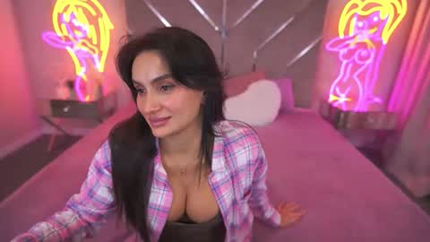 Nicole online show from November 2025 06:41:02 AM