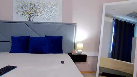 NicolRos online show from September 2025 10:53:02 AM