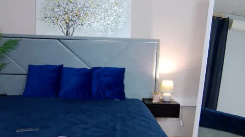 NicolRos online show from October 2025 01:48:02 PM