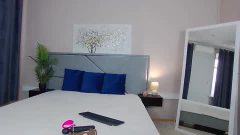 NicolRos online show from December 2025 09:36:01 AM