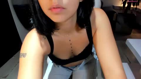 NicolRoss online show from December 2024 04:22:01 AM