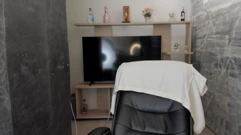 NicolRoss online show from January 2025 04:28:01 PM