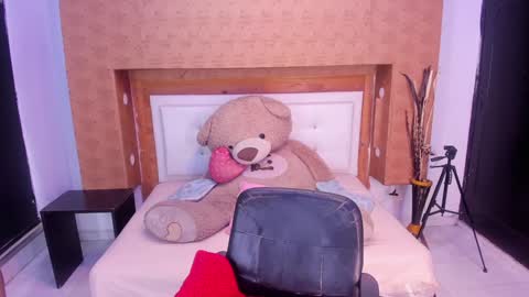 nicolysofi online show from January 2025 11:05:02 AM