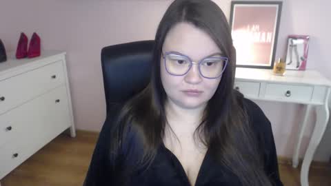 Snapshot of nightholly chatting on February 2026 05:33:02 AM Holly online show from February 2026 05:33:02 AM